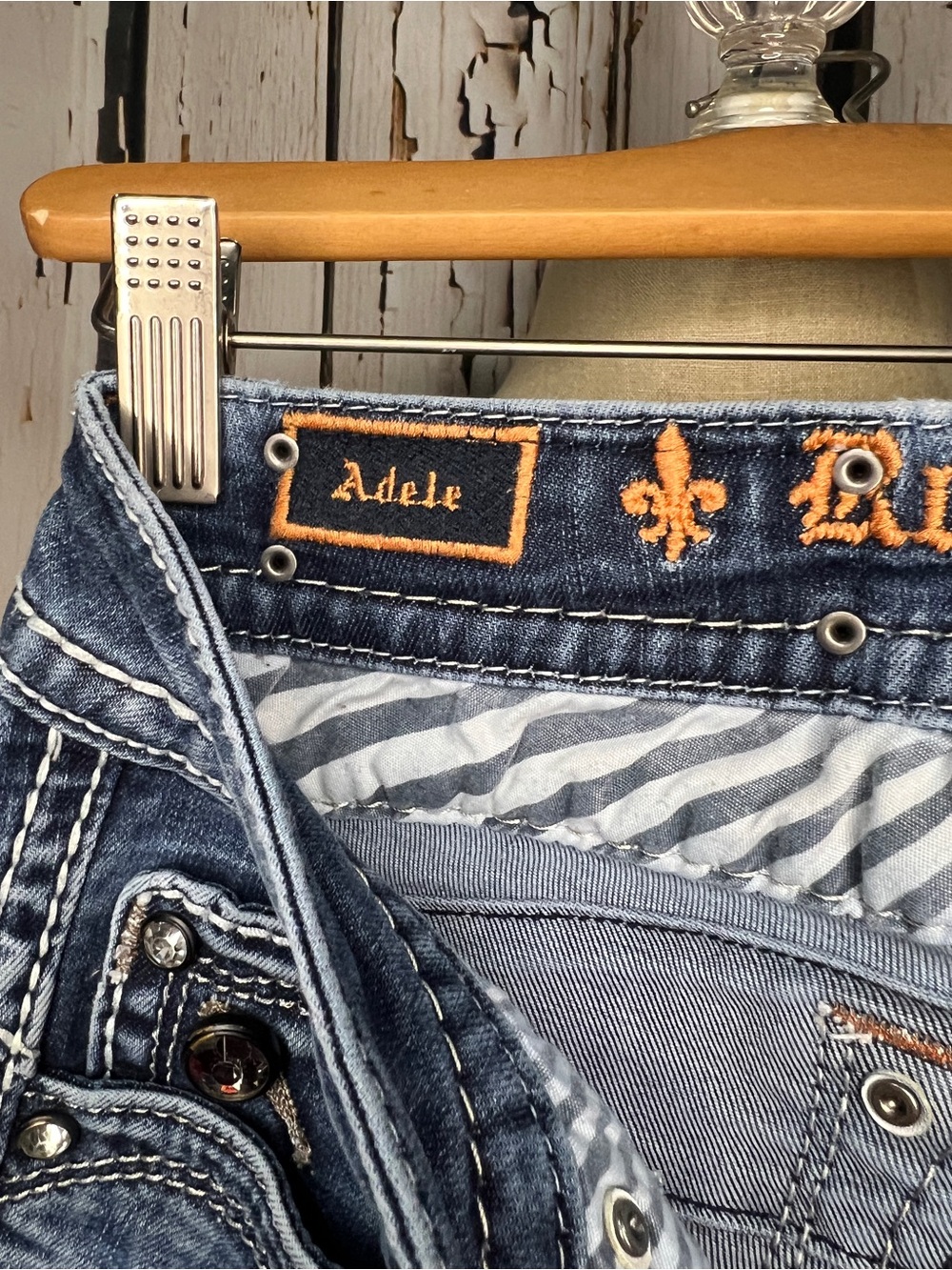 MUST HAVE ROCK REVIVAL SKINNY JEANS - Picture 12 of 13